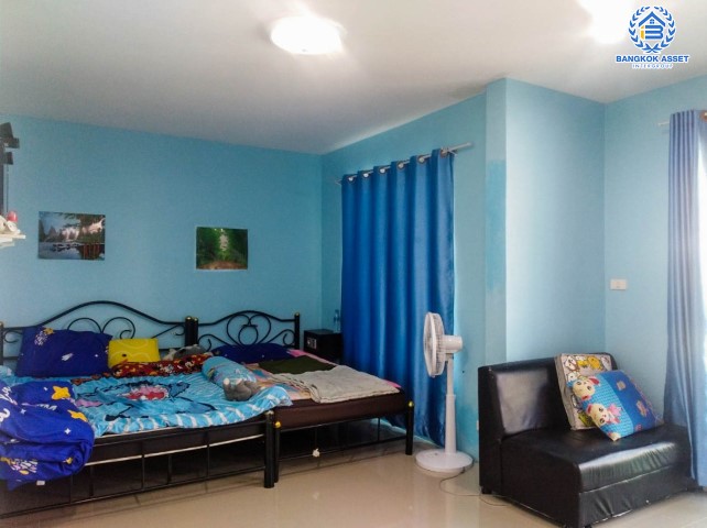 *****ทาวน์เฮ้าส์มือสองย่านนนทบุรี ม.วิโรจน์วิลล์ สะพานนนทบุรี-บางบัวทอง เนื้อที่ 21 ตร.ว. ฟังก์ชัน 3 ห้องนอน 2 ห้องน้ำ 1 ที่จอดรถ แถมฟรี! แทงก์น้ำ, ประตูรีโมท 100 ม. ถ.สะพานนนทบุรี-บางบัวทอง บนทำเลศักยภาพ เชื่อมต่อถ.กาญจนาภิเษก, ถ.ชัยพฤกษ์, ถ.นครอินทร์